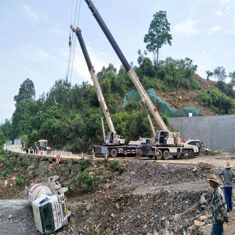 江边乡汽车掉沟里叫吊车救援要多少钱